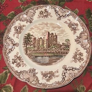 Johnson Brothers "Blarney Castle" Ireland Dinner Plate 10"